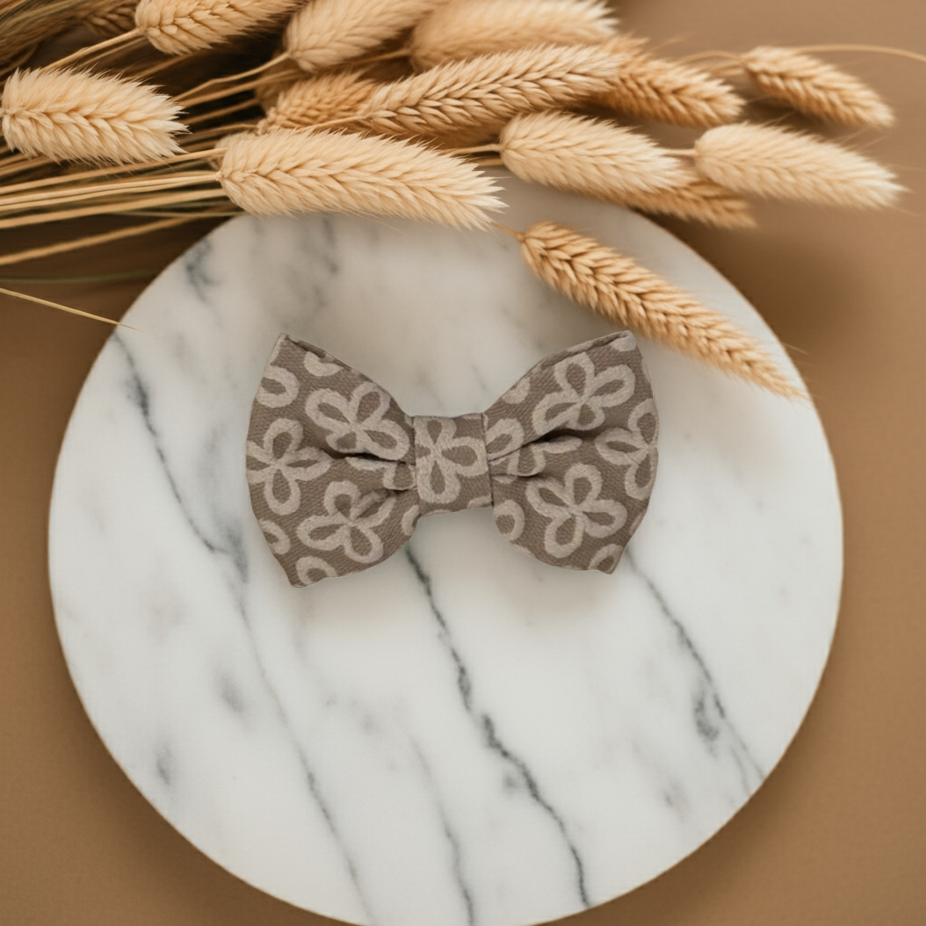 Champagne Clover Bow Tie - Perlujo